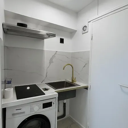 Appartamento 16, Lux - Steps From Metro 9!