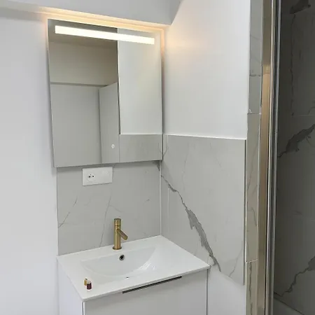 16, Lux - Steps From Metro 9! París