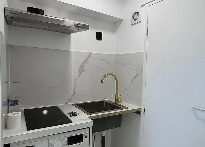 Appartement 16, Lux - Steps From Metro 9!