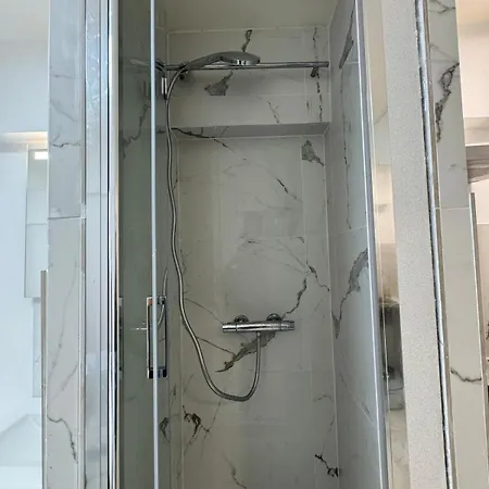 16, Lux - Steps From Metro 9! アパート *